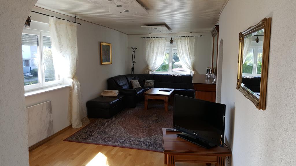 Burgauer Hof Apartment ภายนอก รูปภาพ